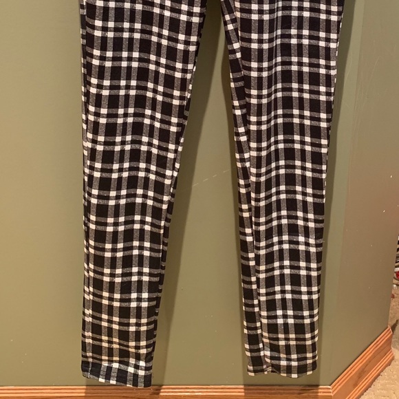 Ladies black and white checkered leggings - Picture 3 of 3